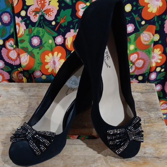 Madeline Stuart Black Wedges with Beaded Bow - Picture 12 of 12